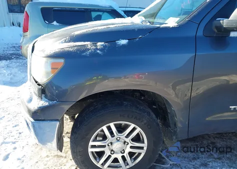 2013 Toyota Tundra Grade 4.6L V8 z USA, uszkodzony, nr VIN 5TFRM5F17DX057057